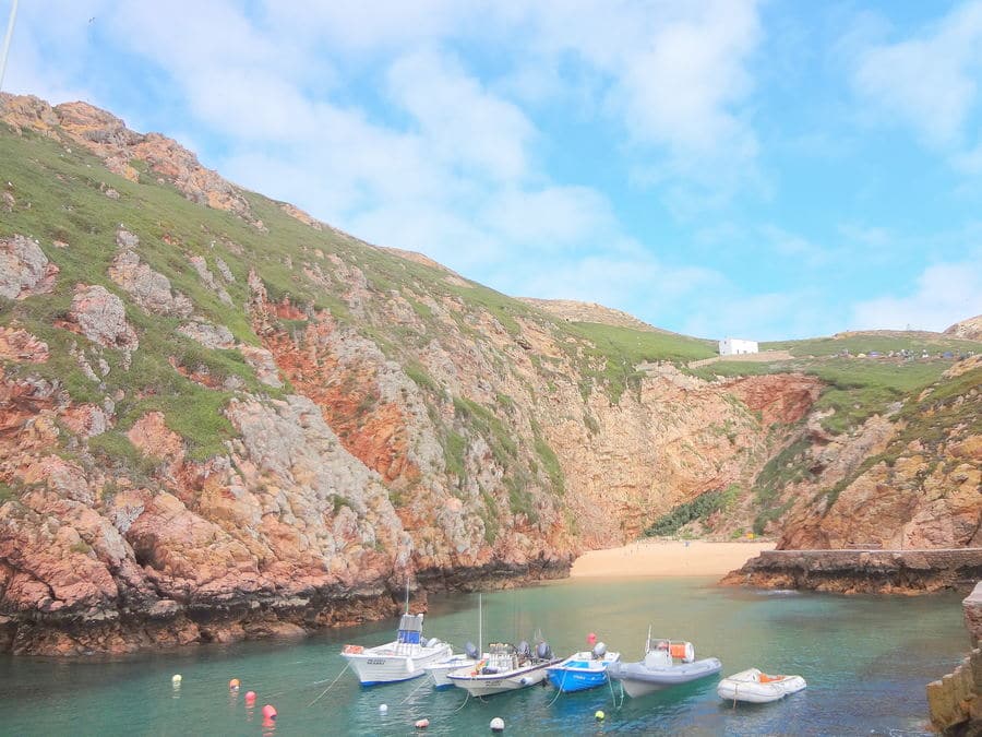 Chegada ao porto da Praia dos Pescadores nas Berlengas